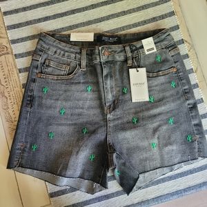 NWT JUDY BLUE HI WAISTED CACTUS EMBROIDERY CUTOFF SHORTS Size L